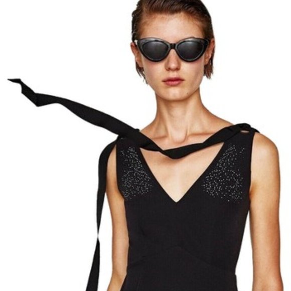 Black W Fitted V-neck W/ Bows & Shimmer Detail Formal Dress - Picture 2 of 2